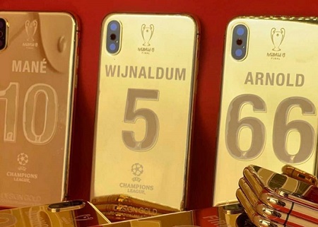 Liverpool players to receive gold plated iPhones 