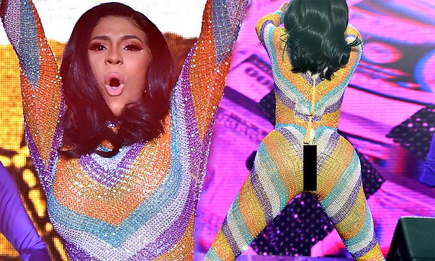 Cardi B suffers wardrobe malfunction at Bonnaroo  2019 