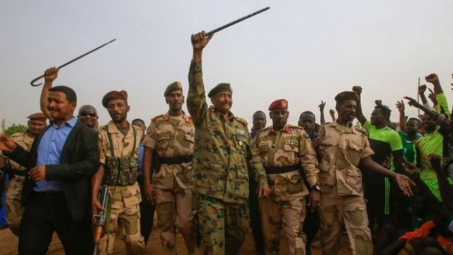 Gen Abdel Fattah al-Burhan (C), the head of the ruling military council, rallied support in the city of Omdurman on Saturday.