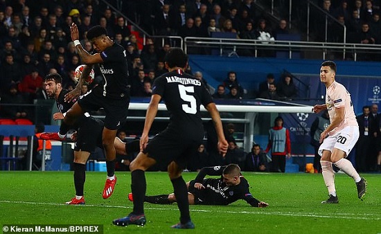 Mark Clattenburg: Penalty given against PSG was because of new UEFA instruction