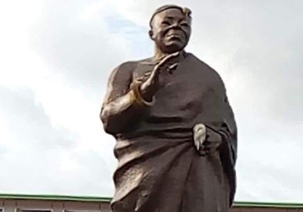 Otumfuo statue