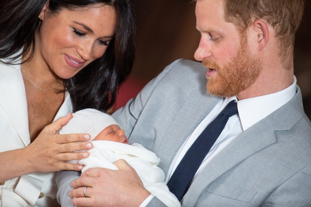 Comedian apologises for joking about Royal baby using monkey picture 
