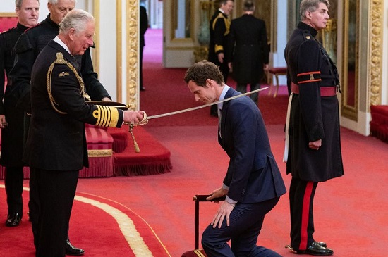 Tennis star Andy Murray receives knighthood at Buckingham Palace