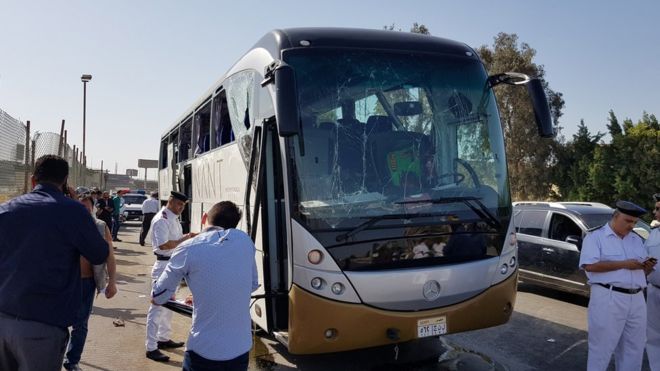 Egypt: Bomb blast injures tourist near Giza pyramids