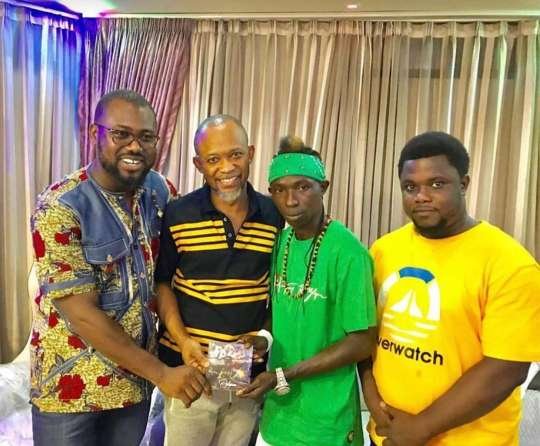 Patapaa gifts Fadda Dickson a copy of maiden album