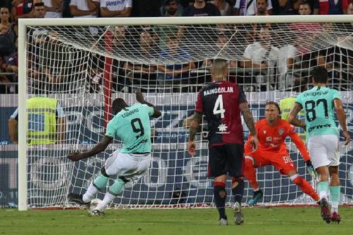 Romelu Lukaku dispatching a penalty