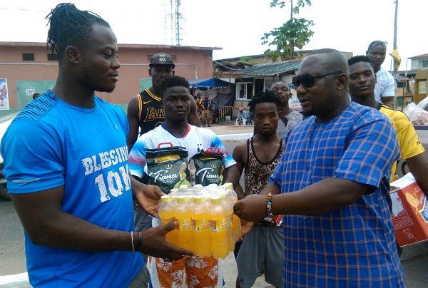 Champion lifter Amoah (left) receiving his items from John Vigah, Communications Director of GWF