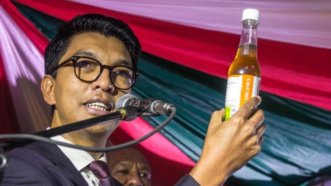 President Rajoelina urged schoolchildren to sip the tonic throughout the day