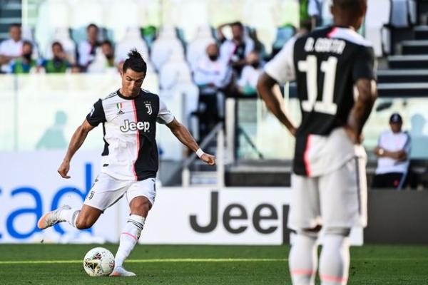 Ronaldo scored his first free-kick for Juve to net his 25th Serie A goal this season (Image: AFP via Getty Images)