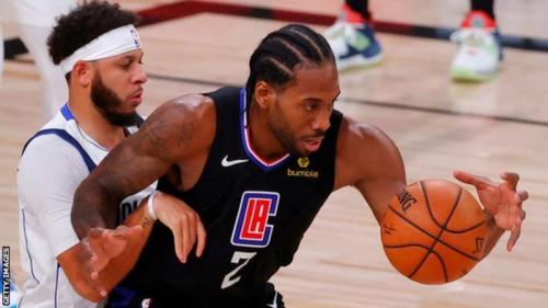Kawhi Leonard scored 33 points as the Los Angeles Clippers booked their place in the second round of the Western Conference play-offs