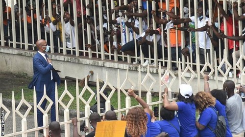 Thousands of fans greeted former Chelsea striker Didier Drogba when he formally submitted his candidacy to be Ivory Coast Football Federation president