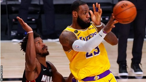 LeBron James scored 28 points as the LA Lakers recovered from defeat in game three