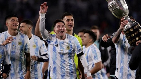 Argentina belatedly celebrated July's Copa America win with 20,000 home fans after beating Bolivia