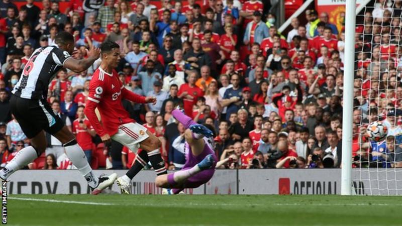 Ronaldo scores twice on Man Utd return