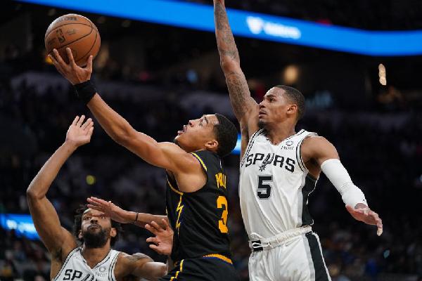 Feb 1, 2022; San Antonio, Texas, USA; Golden State Warriors guard Jordan Poole (3) shoots in front of San Antonio Spurs guard Dejounte Murray (5) in the second half at the AT&T Center. Mandatory Credit: Daniel Dunn-USA TODAY Sports