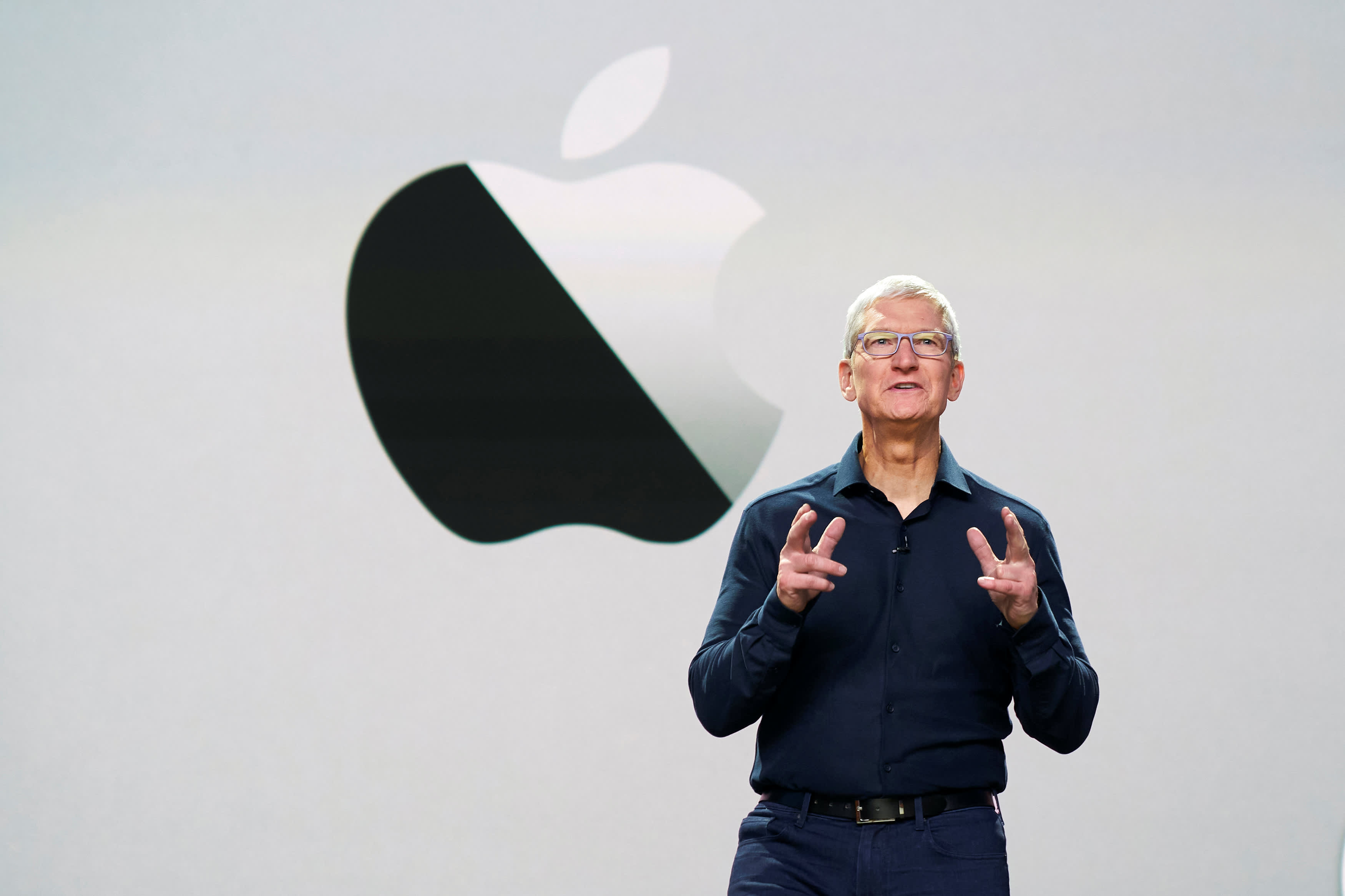 Apple becomes first company to hit $3tn market value