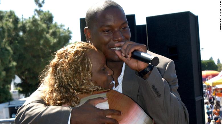 Tyrese Gibson asks fans to pray for his mother