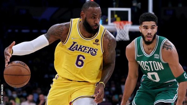 LeBron James (left) and Jayson Tatum played out the latest chapter in a franchise rivalry that famously pitted Magic Johnson and Larry Bird against each other in the 1980s