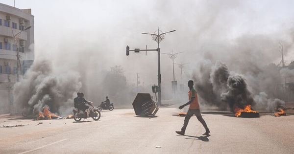 Coup rocks Burkina Faso, President Kabore held by soldiers
