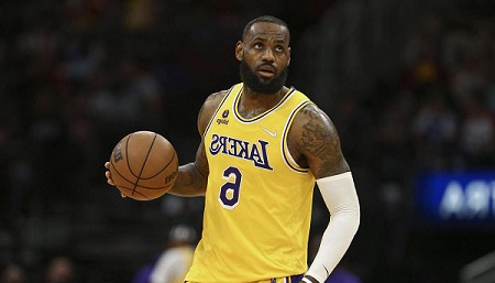Los Angeles Lakers forward LeBron James (6) dribbles the ball during the fourth quarter against the Houston Rockets at Toyota Center. Dec 28, 2021; Houston, Texas, USA; Mandatory Credit: Troy Taormina-USA TODAY Sports