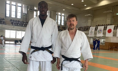 Kwadwo Anani (L)