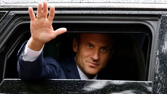 French President Emmanuel Macron has asked to meet representatives of the country's main political parties