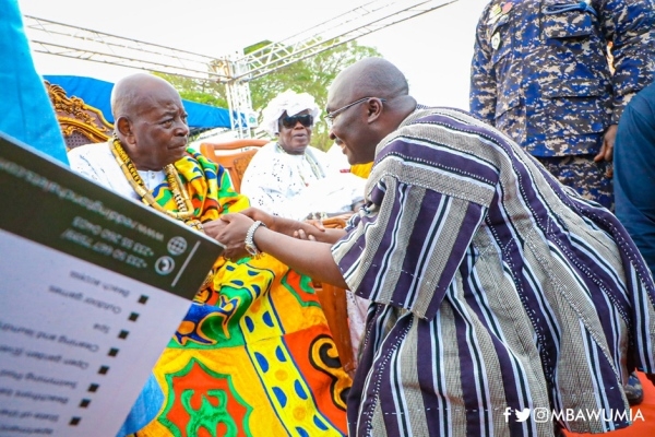 Dr Bawumia greeting Togbe Sri