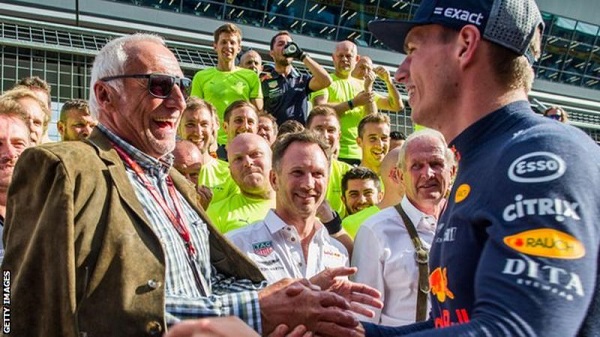 Dietrich Mateschitz (left) congratulated Max Verstappen at the Austrian Grand Prix in 2018