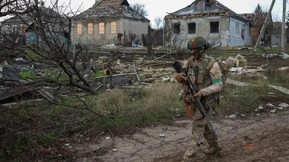 While peace talks continue, so does fighting along the front line in eastern Ukraine