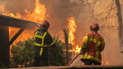 Firefighters battle flames in Lège-Cap-Ferret, south-western France