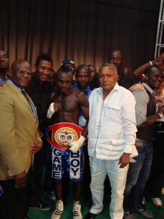 Emmanuel Tagoe (middle)