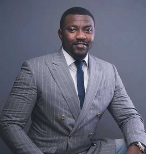 John Dumelo looks that will be perfect for his wedding day