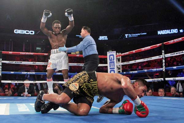 Isaac Dogbe knocked dow Magdaleno