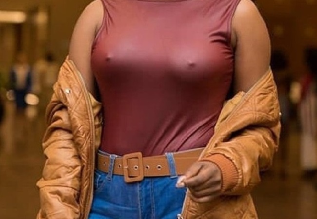 Rich men love small breast