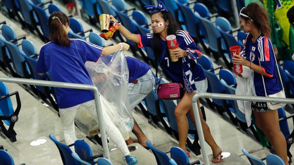 Japan fans also follow the footsteps of Senegal fans by picking rubbish in the stadium after their 2-2 draw